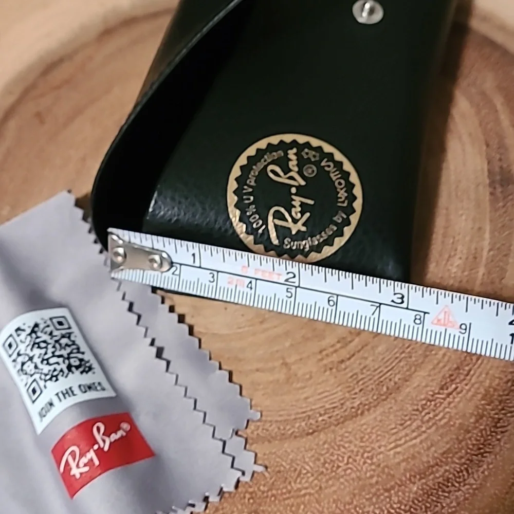 Ray-Ban sunglasses case - like new - Picture 5 of 5